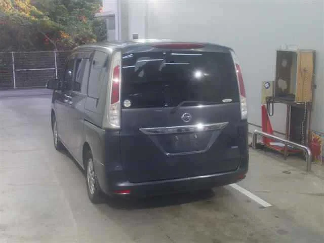 Nissan Serena  с аукциона в Японии