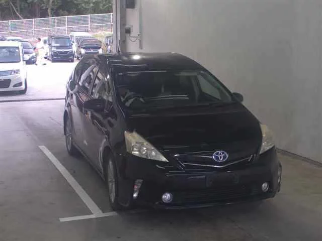 Toyota Prius Alpha  с аукциона в Японии