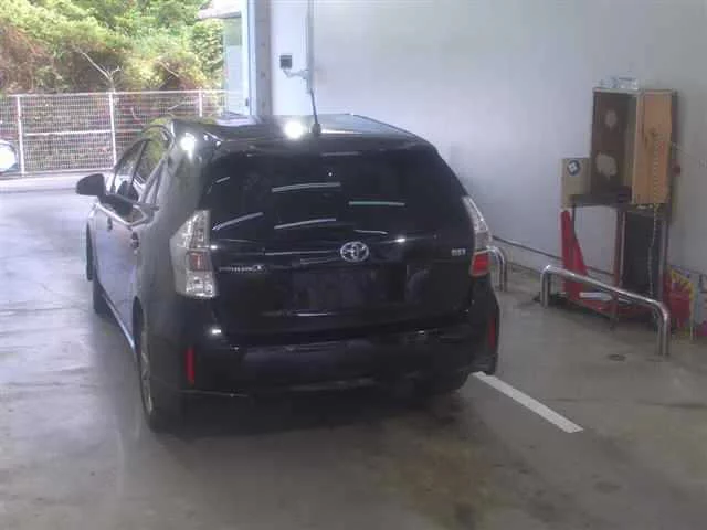 Toyota Prius Alpha  с аукциона в Японии