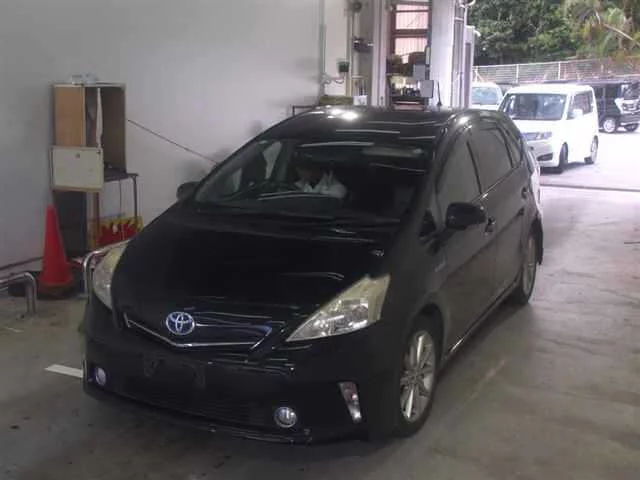 Toyota Prius Alpha  с аукциона в Японии