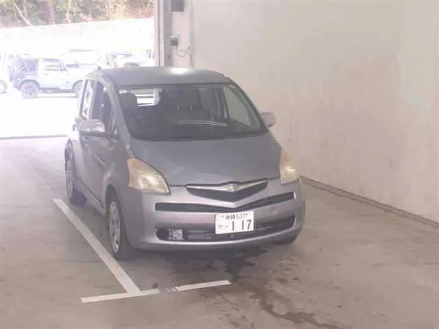 Toyota Ractis  с аукциона в Японии