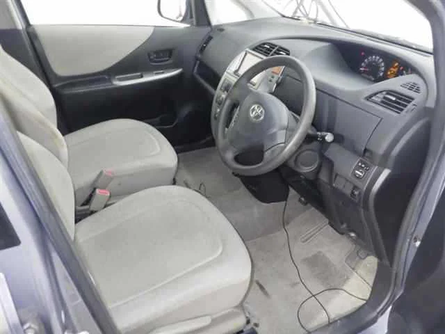 Toyota Ractis  с аукциона в Японии