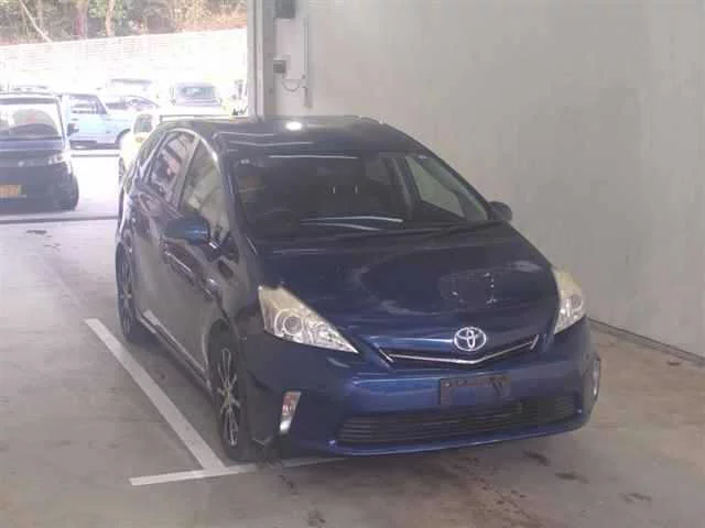 Toyota Prius Alpha  с аукциона в Японии