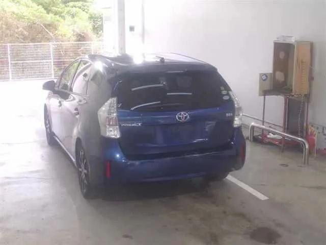 Toyota Prius Alpha  с аукциона в Японии