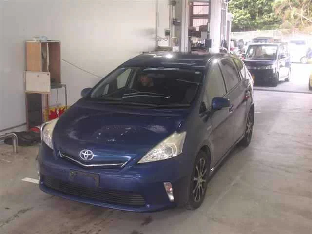 Toyota Prius Alpha  с аукциона в Японии