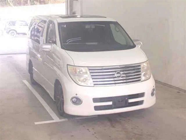 Nissan Elgrand  с аукциона в Японии