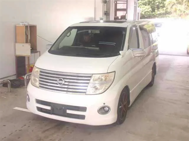 Nissan Elgrand  с аукциона в Японии