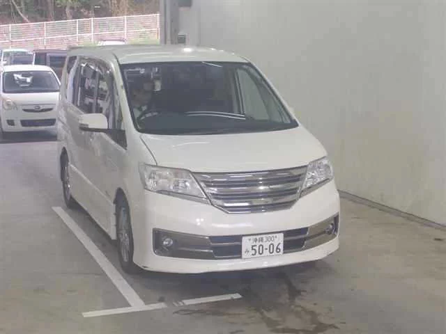 Nissan Serena  с аукциона в Японии