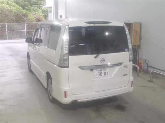 Nissan Serena  с аукциона в Японии