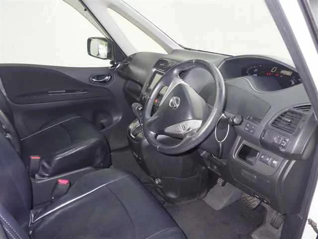 Nissan Serena  с аукциона в Японии