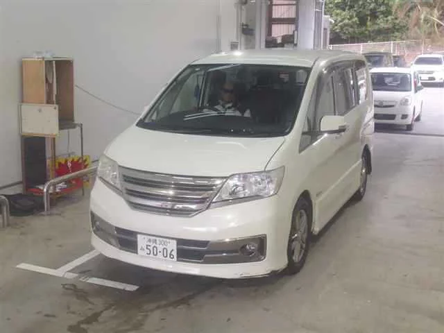 Nissan Serena  с аукциона в Японии
