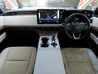 LEXUS LM