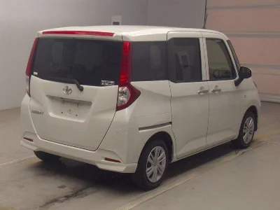 TOYOTA PIXIS VAN