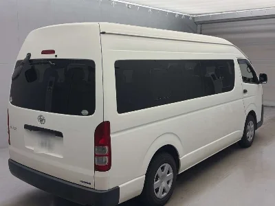 TOYOTA HIACE COMMUTER