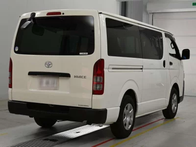 TOYOTA HIACE VAN