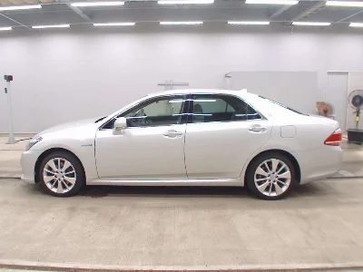 TOYOTA CROWN HYBRID
