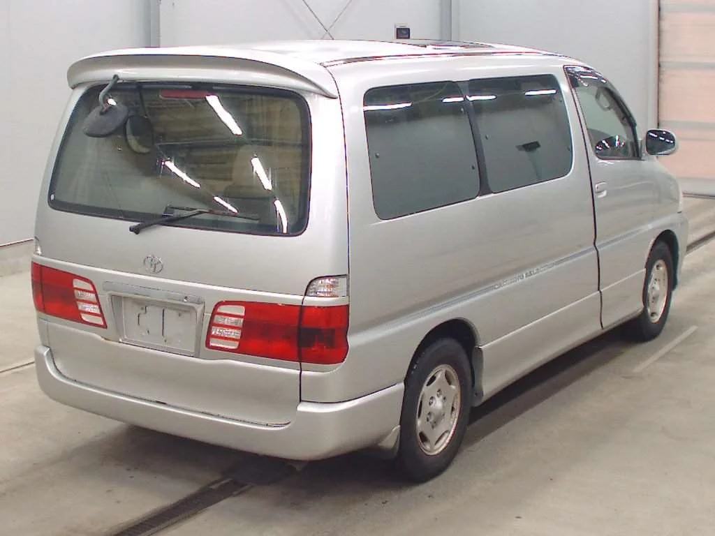 Toyota Granvia  с аукциона в Японии