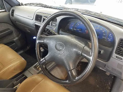 TOYOTA HILUX SPORTS PICK UP