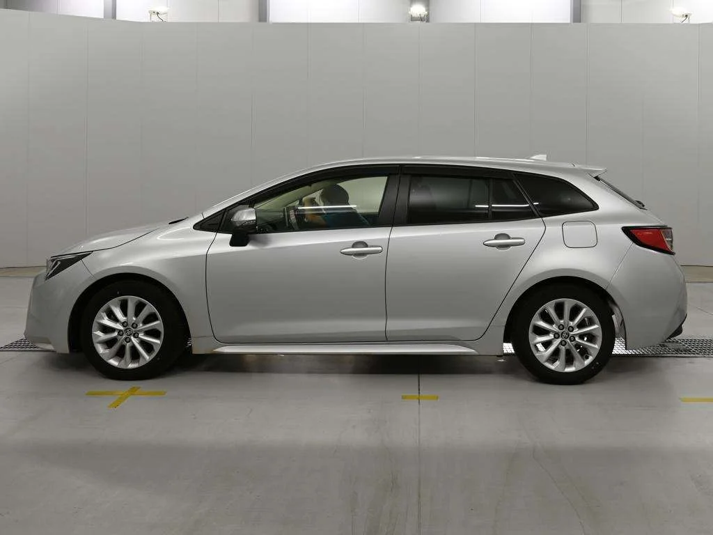 Toyota Corolla Touring Sports  с аукциона в Японии