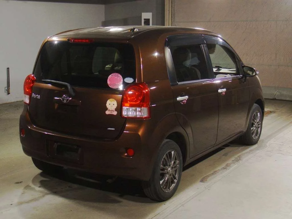 Toyota Porte  с аукциона в Японии