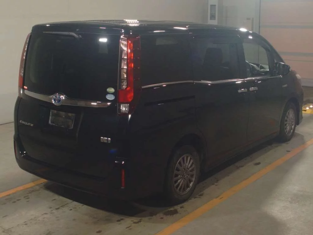 Toyota Esquire  с аукциона в Японии