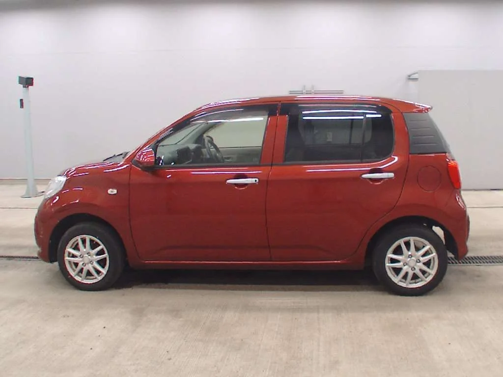Toyota Passo  с аукциона в Японии