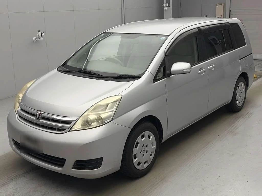 Toyota Isis  с аукциона в Японии