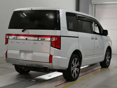Mitsubishi DELICA D5