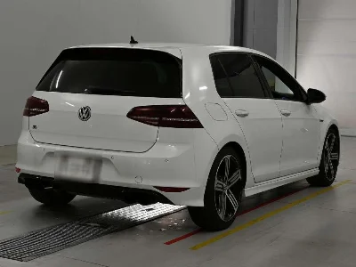 VOLKSWAGEN GOLF R