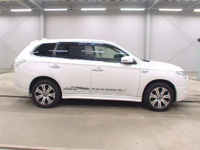 MITSUBISHI OUTLANDER PHEV