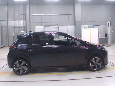 NISSAN AURA