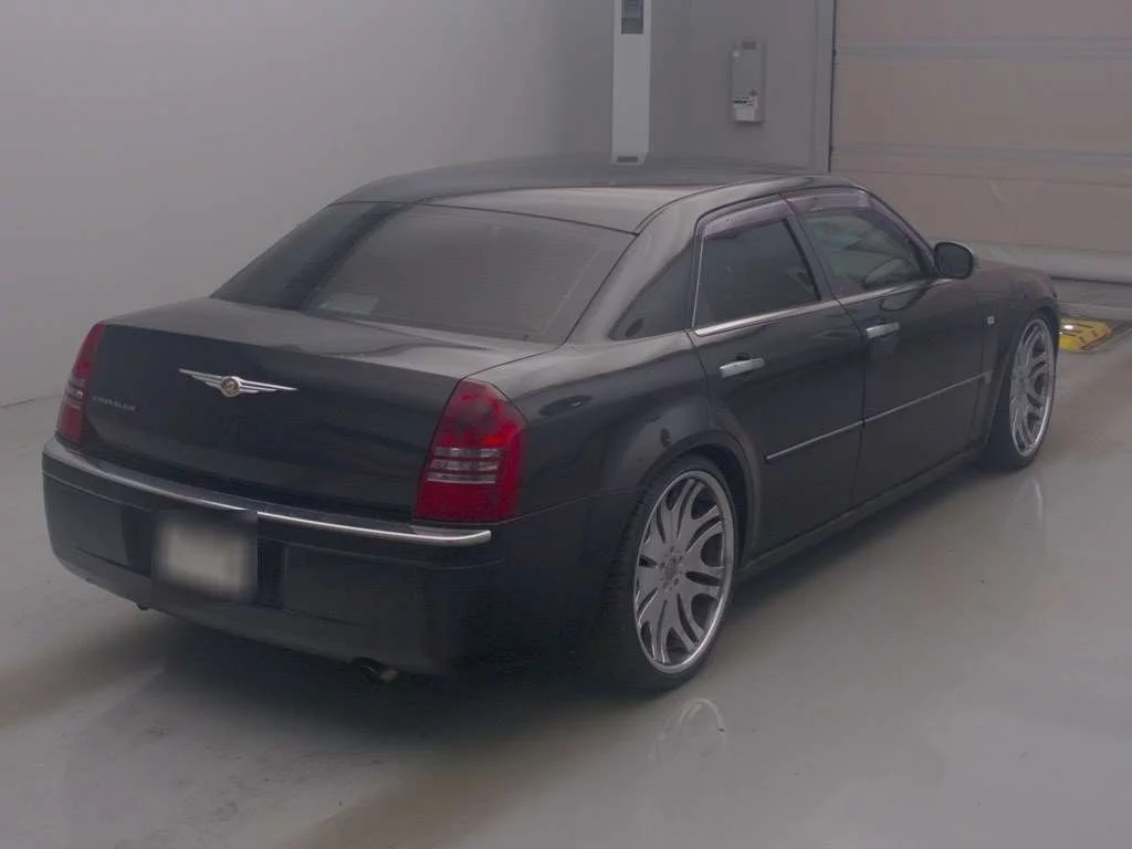 Chrysler 300C  с аукциона в Японии