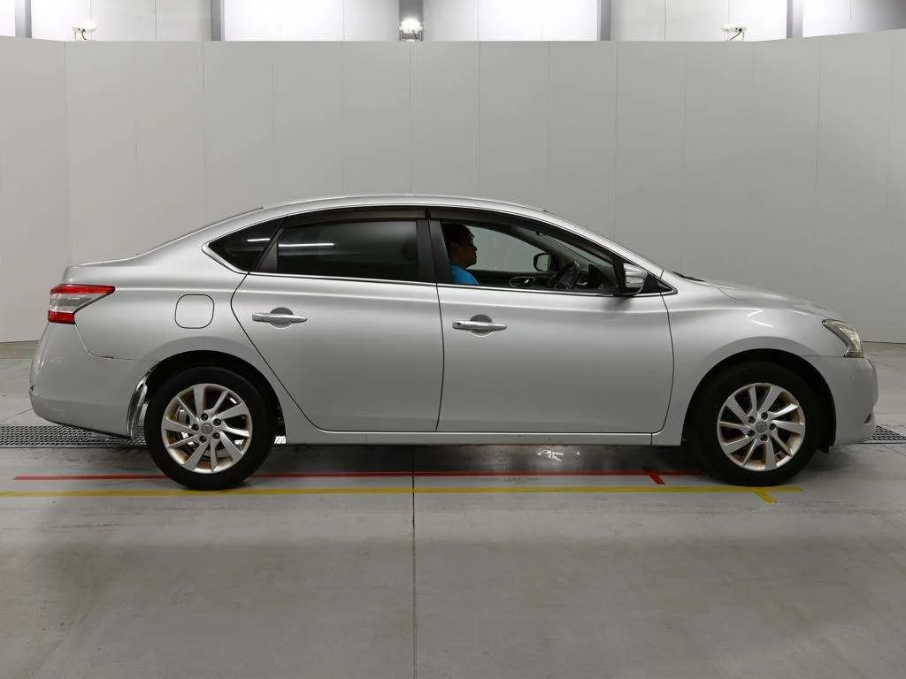 Nissan Sylphy  с аукциона в Японии
