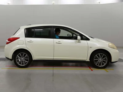 NISSAN TIIDA