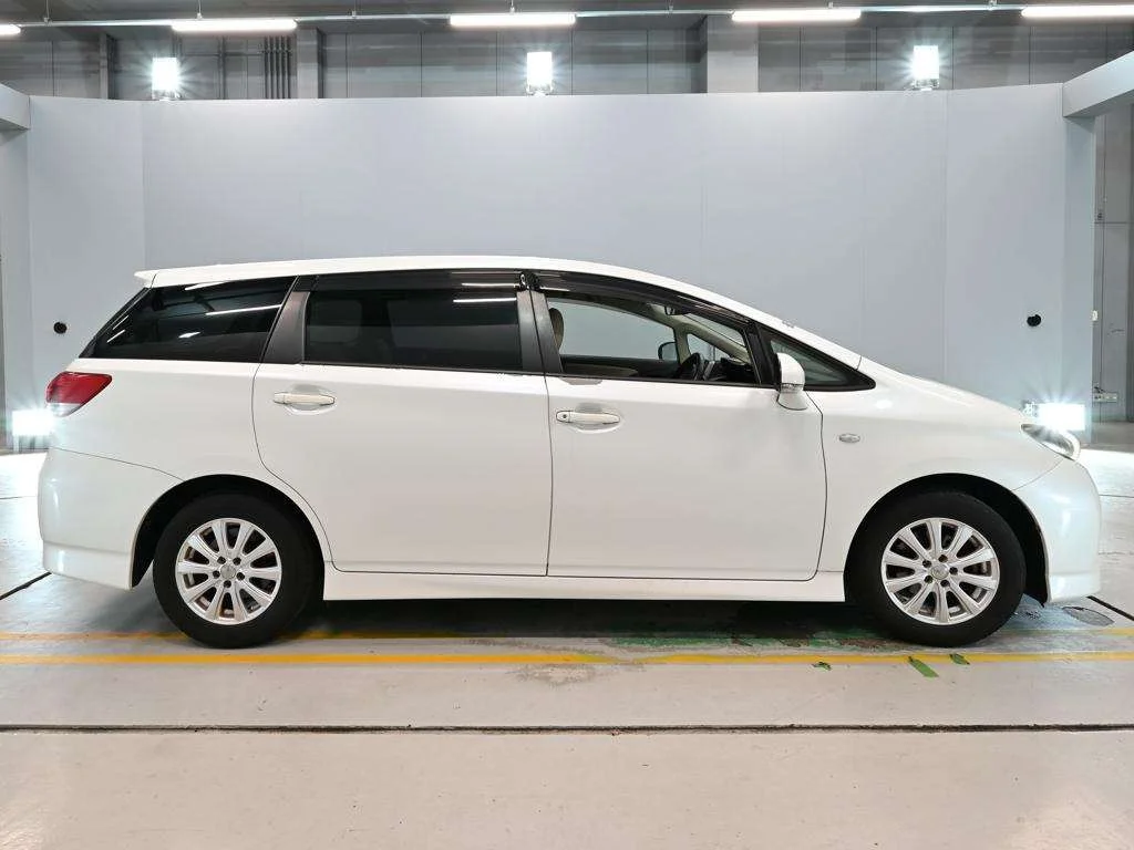 Toyota Wish  с аукциона в Японии