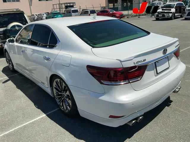 Lexus LS600hL  с аукциона в Японии