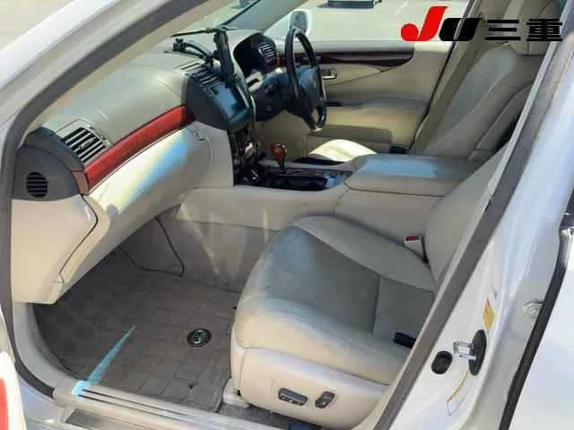 Lexus LS600hL  с аукциона в Японии