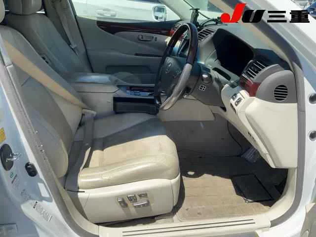 Lexus LS600hL  с аукциона в Японии