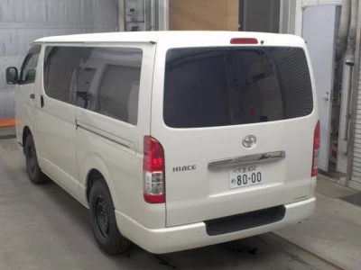TOYOTA HIACE VAN