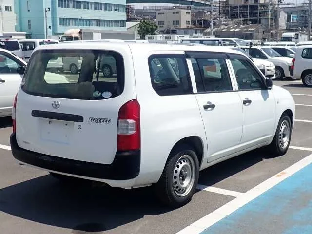 Toyota Succeed  с аукциона в Японии