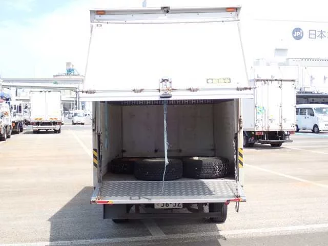 Toyota Dyna  с аукциона в Японии