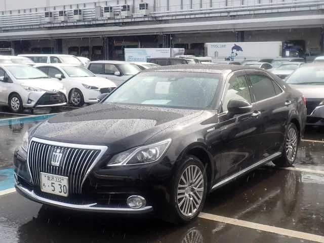 Toyota CROWN MAJESTA  с аукциона в Японии