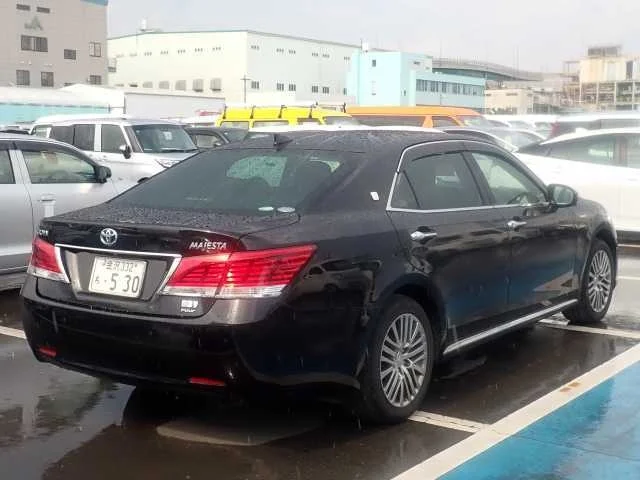 Toyota CROWN MAJESTA  с аукциона в Японии