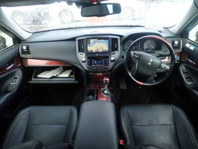 Toyota CROWN MAJESTA  с аукциона в Японии