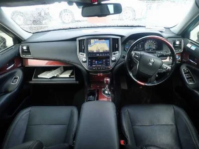 TOYOTA CROWN MAJESTA