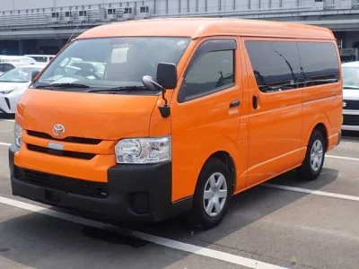 TOYOTA HIACE