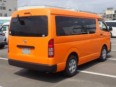 TOYOTA HIACE