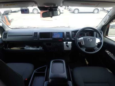 TOYOTA HIACE