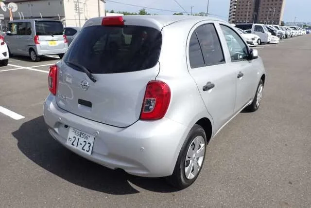 Nissan March  с аукциона в Японии