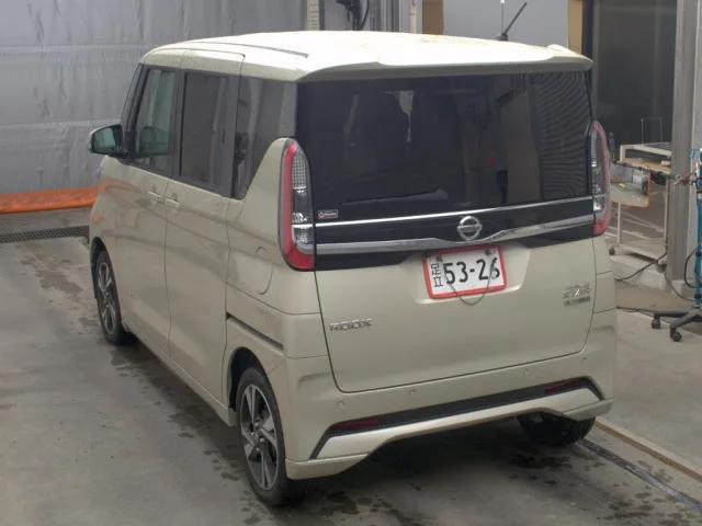 Nissan Roox  с аукциона в Японии